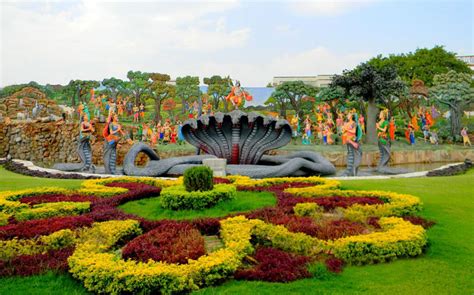 Prem Mandir Vrindavan : Kaliya Mardan at Prem Mandir - The Divine India