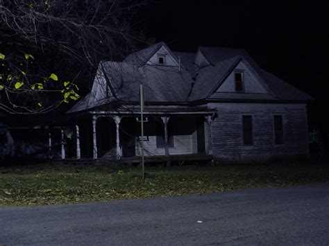 Scary Pictures - Creepy Haunted House Kansas