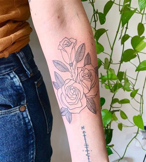 46 Flower Tattoo Ideas, From Micro Blossoms to Dramatic Bouquets