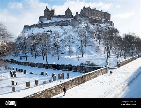 Snow in edinburgh hi-res stock photography and images - Alamy