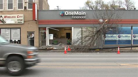 Car crash today: Chicago police charging man who crashed into OneMain Financial on West ...