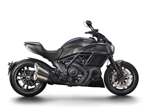 2016 Ducati Diavel Carbon - Bold New Carbon - Asphalt & Rubber