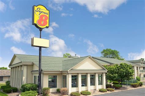 Super 8 by Wyndham Hudson | Hudson, WI Hotels