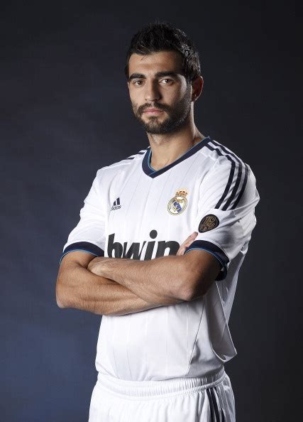 Raul ALbiol foto oficial Real Madrid | Hombres, Fútbol, Futbol europeo