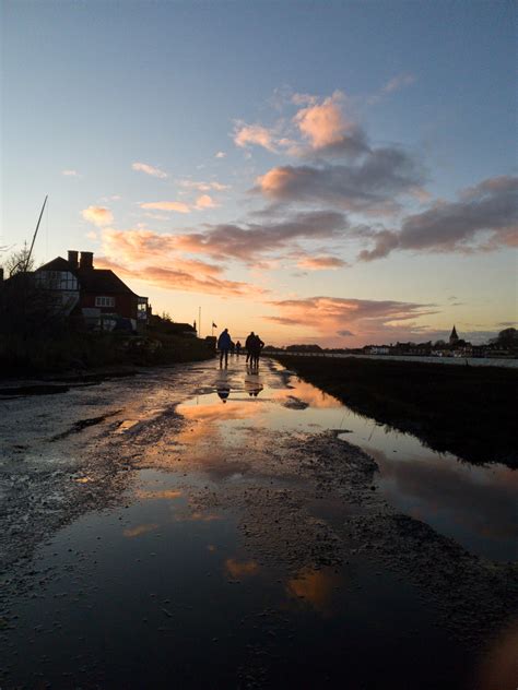 [From r/britpics] Winter evening in West Sussex. Isn't it stunning? 😍 ...