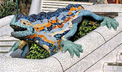 Book: Park Güell, all the details about Gaudí's project