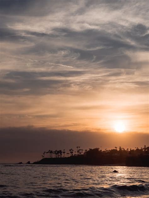 Silhouette of Beach during Sunset · Free Stock Photo