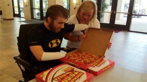 Iowa soldier gets surprise Casey's pizza delivery