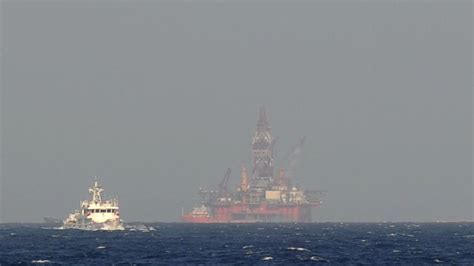 Vietnam presses China to move oil rig | CNN