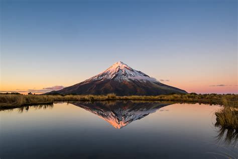 Cone shaped volcano in front body of water, taranaki, pouakai HD wallpaper | Wallpaper Flare