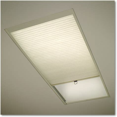 Horizontal Hunter Douglas Skylight Blind at Rs 600/square feet in ...