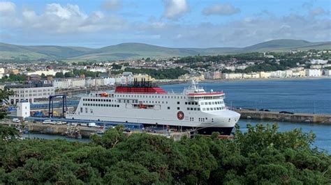 Manxman: New Isle of Man ferry welcomed into harbour - BBC News