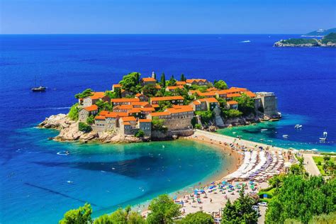 Budva – Irresistible mix of history, luxury and nightlife | Travel Blog⁤