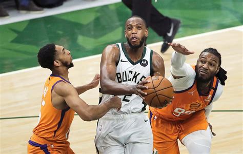 Khris Middleton Leads Milwaukee to Key Win in NBA Finals | Globe News Bangkok