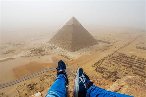 How to climb to the top of the Pyramid of Cheops in Cairo