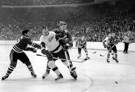 1970 NHL Playoffs - Chico Maki & Keith Magnuson slow Gordie Howe | HockeyGods