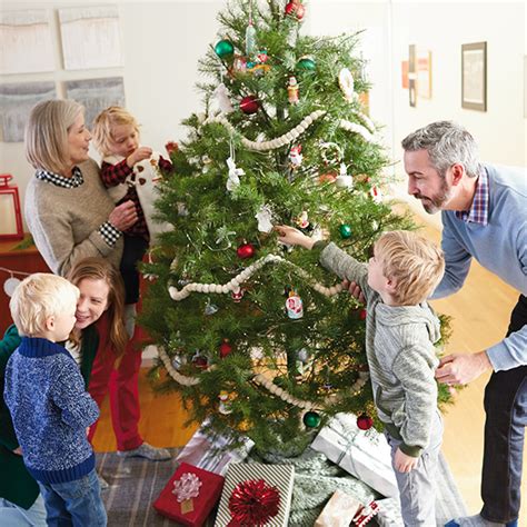 Holiday traditions: Why they matter, how to keep them, and when to let them go | Hallmark Ideas ...