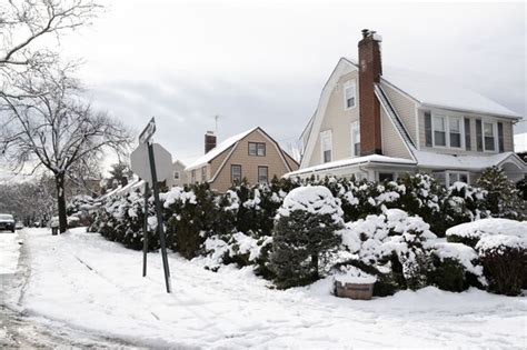 Winter storm warning - Map shows 17 states on snow alert as up to 18 ...