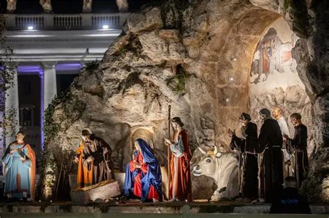 Vatikan enthüllt Krippe zu Ehren des Heiligen Franziskus von Assisi