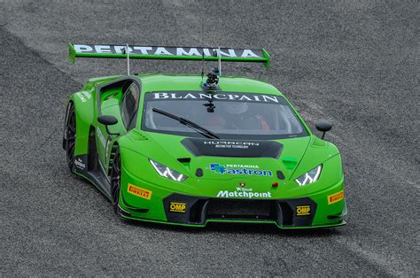 Lamborghini Huracan GT3 driven - plus video | Autocar