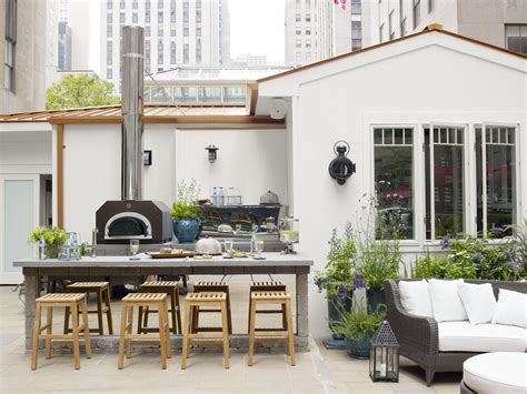 Small Outdoor Kitchen with Roof: How to Turn Your Backyard into an Entertaining Haven