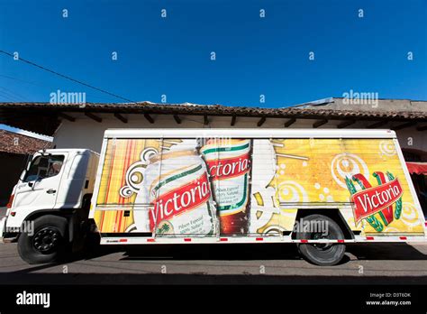 Beer delivery truck hi-res stock photography and images - Alamy