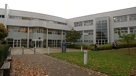 Almost 100 University of Gloucestershire staff to lose jobs - BBC News