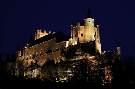 Images Segovia Castle, Spain Alcázar of Segovia at night 601