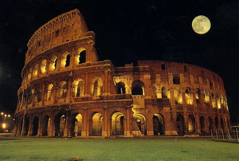 The Colosseum Under the Moon: a unique tour