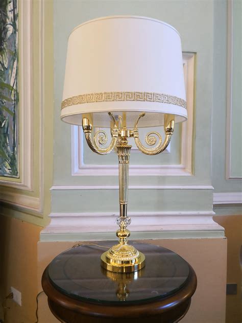 Classic table lamp in brass #hotellight #hoteltablelamp | Classic table ...