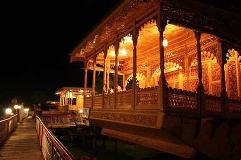 Kashmir Houseboat Tour Package, Srinagar Houseboat Package | Kashmir Hills