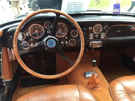 Aston Martin DB5 vantage interieur 1964 Maserati, Bugatti, Ferrari, Aston Martin Lagonda, Loos ...