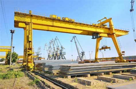 What Is a Gantry Crane? | PWI