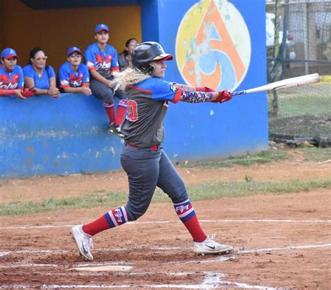 Inicia la semifinal del béisbol femenino | El Nuevo Día