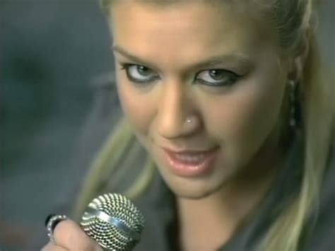 Picture of Kelly Clarkson in Music Video: Walk Away - kelly-clarkson-1365956984.jpg | Teen Idols ...