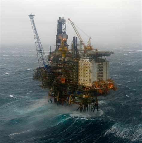 An Oil Rig in the North Sea ... in 2020 | Oil platform, Oil rig, Oil rig jobs