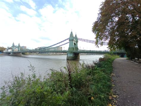 Thames Path traffic-free cycle route - WillCycle