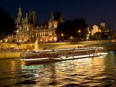 Bateaux Mouches - Dinner cruise | France Tourisme