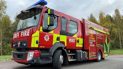 London Fire Brigade first to deploy electrified engine - BBC News