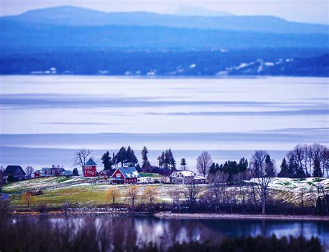 Beautiful island community on Lake Champlain, Vermont [5225x4000] [OC] : r/ruralporn