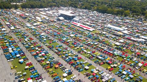 World's largest automotive flea market: Carlisle, PA, sets world record