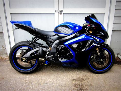 Sleek and Powerful 2007 GSXR 600