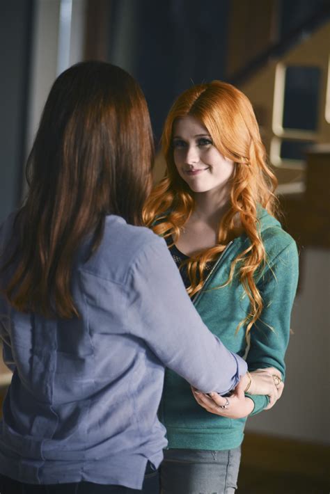 'Shadowhunters' Episode 1x01 stills - Clary Fray Photo (39117417) - Fanpop