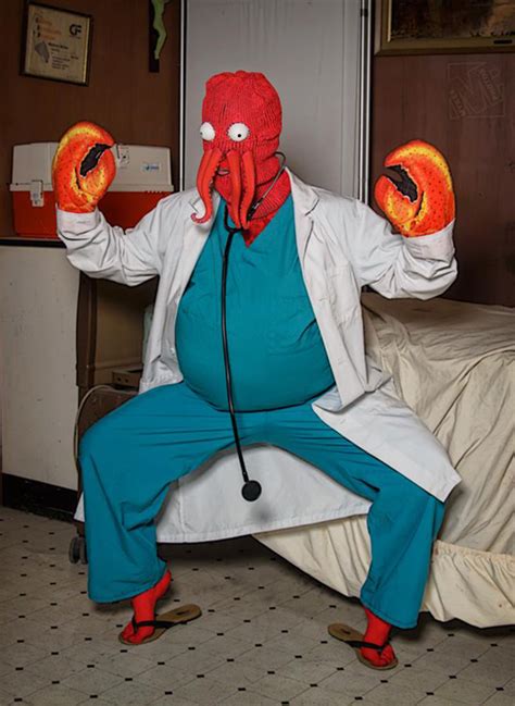 Fabulous Female Cosplay of FUTURAMA’s Zoidberg — GeekTyrant