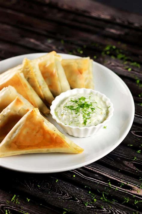 Spanakopita with tzatziki dipping sauce – Artofit