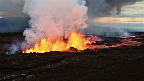 Tour 6 of Hawaiʻi’s volcanoes in this immersive photo gallery