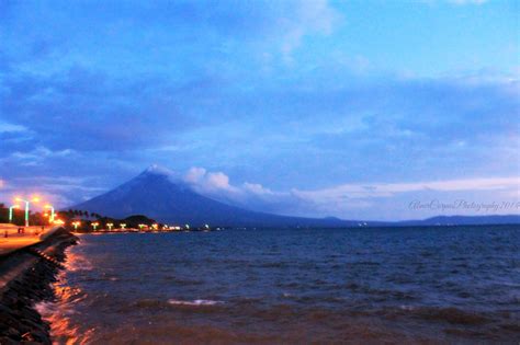 Mayon Volcano @ Sunrise | Sunrise, Natural landmarks, Volcano