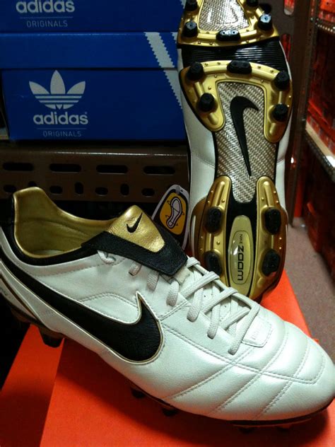 Soccer Shoes.: Nike Air Legend II FG