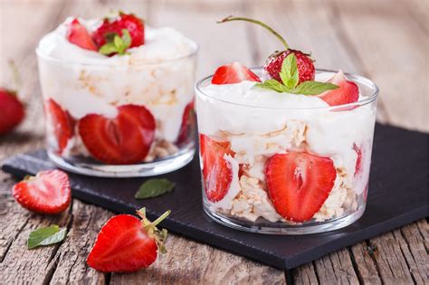 Strawberries and Cream : Wimbledon's Dessert Snack Tradition!