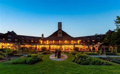 Fairmont Le Chateau Montebello - UPDATED 2020 Prices, Reviews & Photos ...